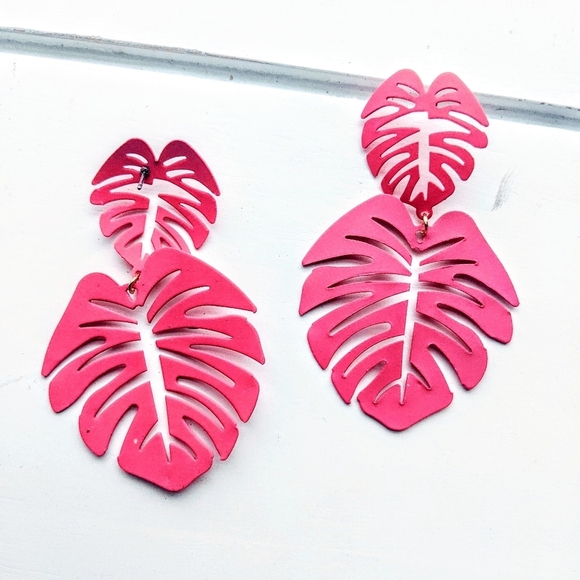 TROPICAL OASIS MATTE HOT CORAL PINK MONSTERA LEAF DROP EARRINGS - Picture 2 of 3